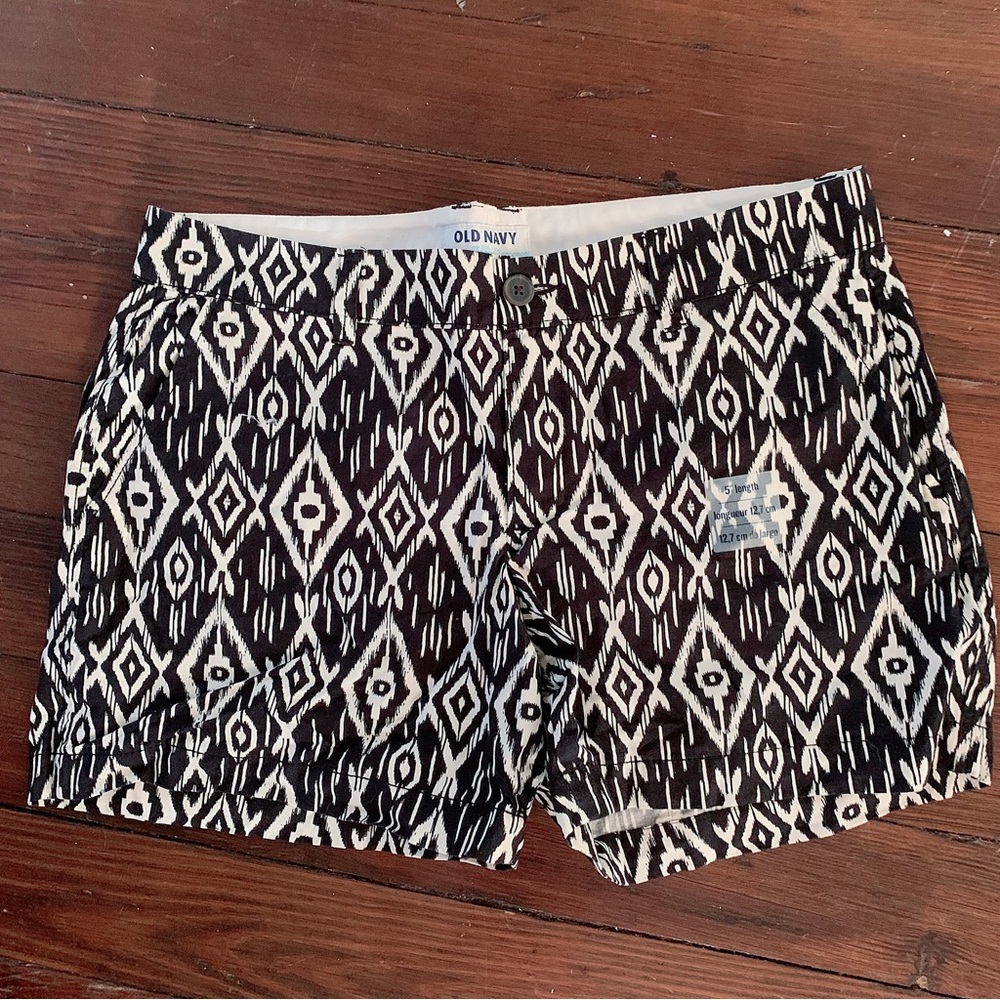 Brand New Old Navy Tribal Print Black & White shorts Size 8